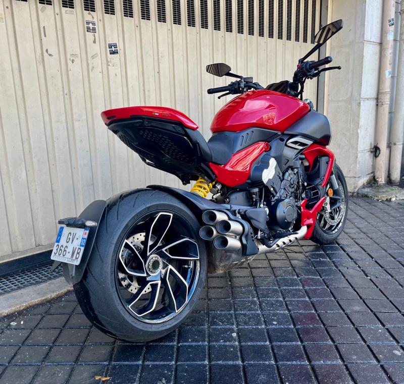 DUCATI DIAVEL V4