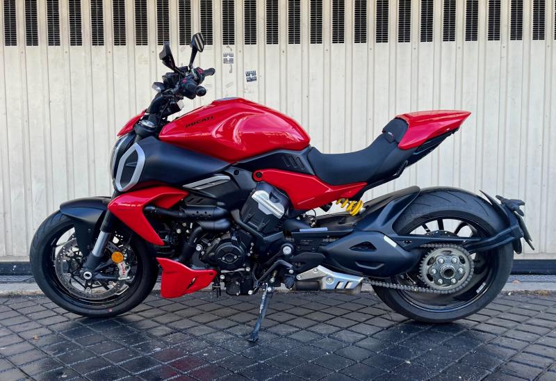 DUCATI DIAVEL V4