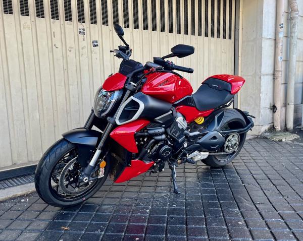 DUCATI DIAVEL V4