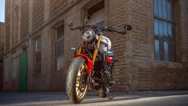 YAMAHA XSR 900