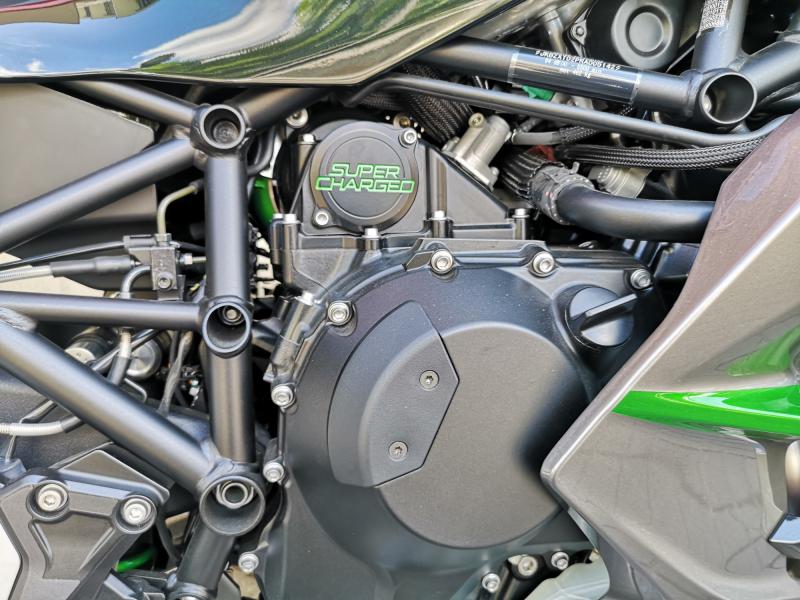 KAWASAKI Ninja H2 SX SE