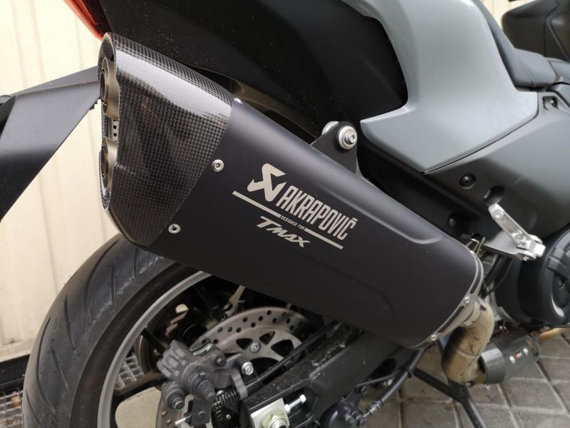 YAMAHA XP T-MAX 560 TECH MAX A2 AKRAPOVIC 