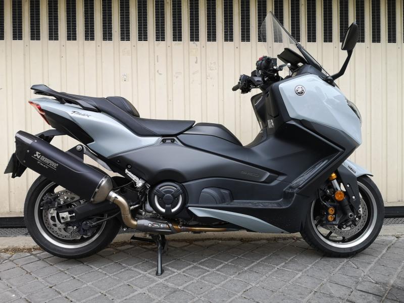 YAMAHA XP T-MAX 560 TECH MAX A2 AKRAPOVIC 