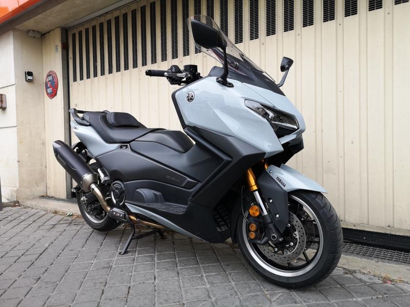 YAMAHA XP T-MAX 560 TECH MAX A2 AKRAPOVIC 