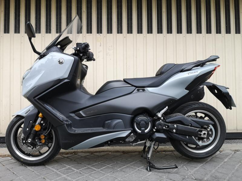 YAMAHA XP T-MAX 560 TECH MAX A2 AKRAPOVIC 