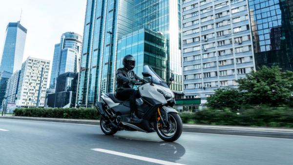 YAMAHA TMAX TECH MAX (25)