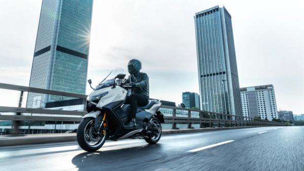 YAMAHA TMAX TECH MAX (25)