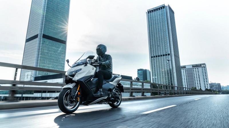 YAMAHA TMAX TECH MAX (25)