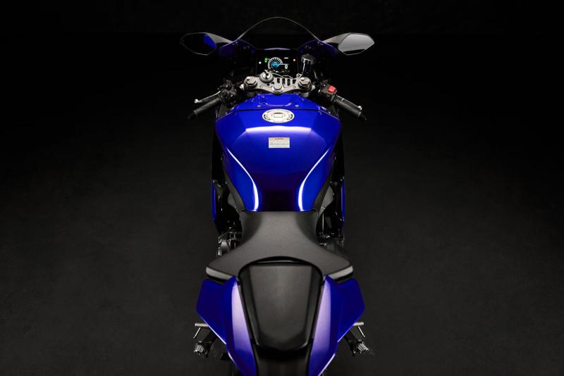YAMAHA R9