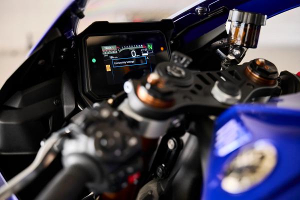 YAMAHA R9