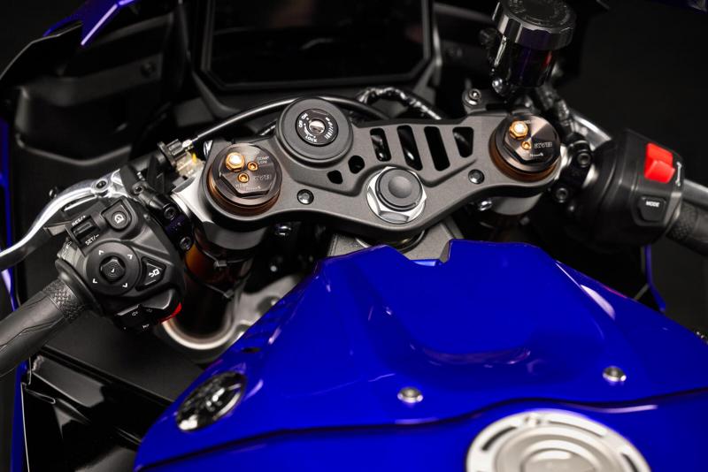 YAMAHA R9