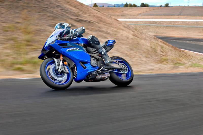 YAMAHA R9