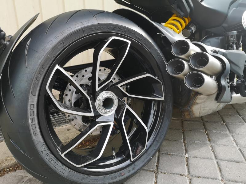 DUCATI DIAVEL V4 