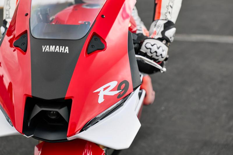 YAMAHA R9 - 70 TH