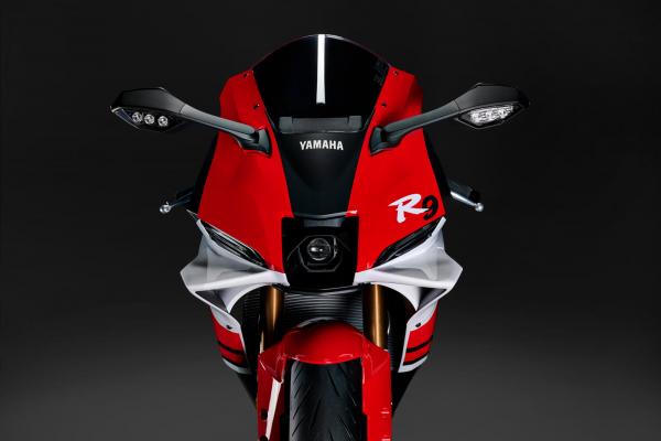 YAMAHA R9 - 70 TH