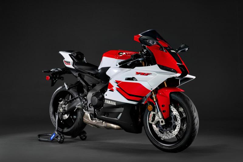 YAMAHA R9 - 70 TH
