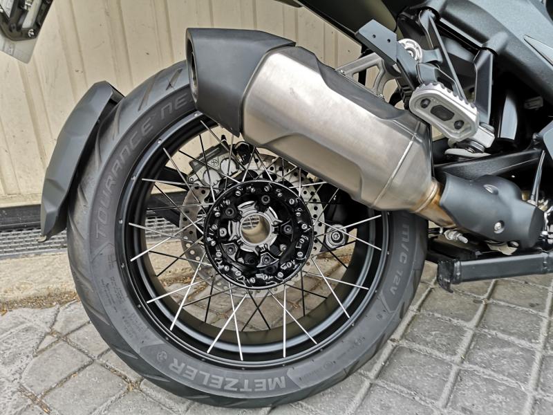 BMW R1300GS TRIPLE BLACK CORRECTEUR D ASSIETTE 
