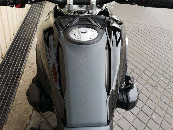 BMW R1300GS TRIPLE BLACK CORRECTEUR D ASSIETTE 