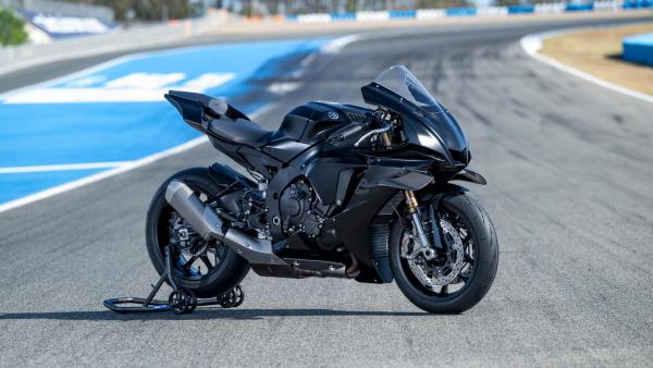 YAMAHA R1 RACE