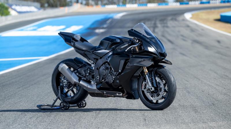 YAMAHA R1 RACE